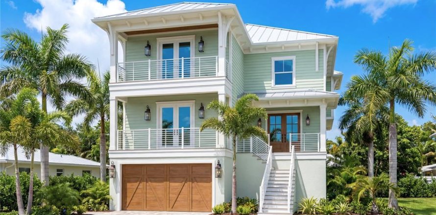 House in Saint Petersburg, Florida 4 bedrooms, 360.74 sq.m. № 2222448
