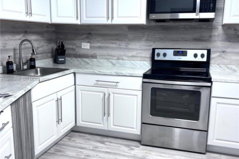 Condo in Miami, Florida, 2 bedrooms  № 2045085