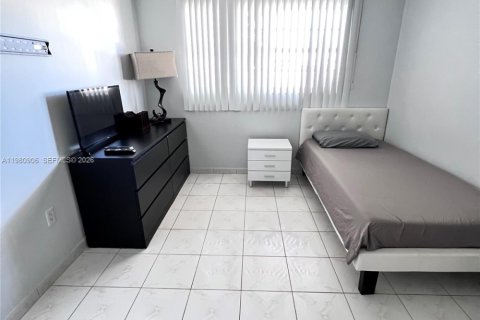 Condo in Miami, Florida, 2 bedrooms  № 2045085 - photo 8