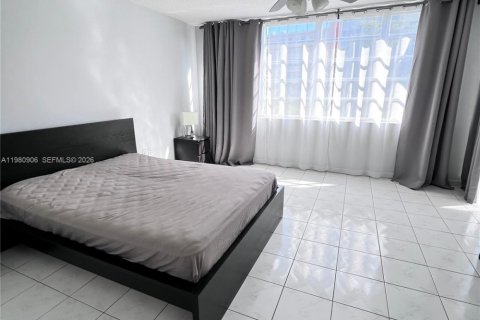 Condo in Miami, Florida, 2 bedrooms  № 2045085 - photo 6