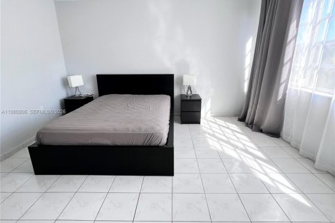 Condo in Miami, Florida, 2 bedrooms  № 2045085 - photo 7