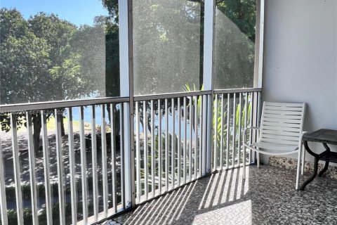 Condo in Miami, Florida, 2 bedrooms  № 2045085 - photo 13