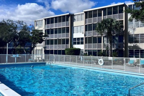 Condo in Miami, Florida, 2 bedrooms  № 2045085 - photo 14