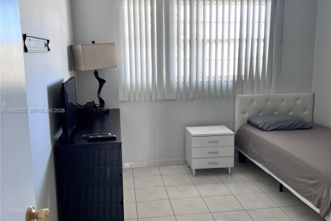 Condo in Miami, Florida, 2 bedrooms  № 2045085 - photo 9