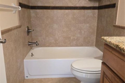 Condo in Bradenton, Florida, 2 bedrooms  № 1800629 - photo 19