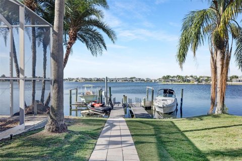 House in Apollo Beach, Florida 4 bedrooms, 322.09 sq.m. № 1749468 - photo 6