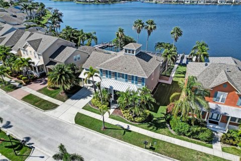 House in Apollo Beach, Florida 4 bedrooms, 322.09 sq.m. № 1749468 - photo 1