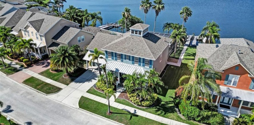 House in Apollo Beach, Florida 4 bedrooms, 322.09 sq.m. № 1749468