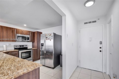 Condominio en alquiler en Aventura, Florida, 1 dormitorio, 82.4 m2 № 1989295 - foto 3