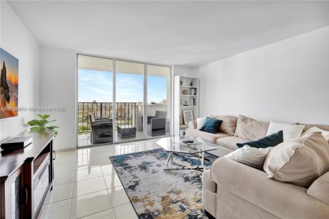 Condominio en alquiler en Aventura, Florida, 1 dormitorio, 82.4 m2 № 1989295 - foto 8