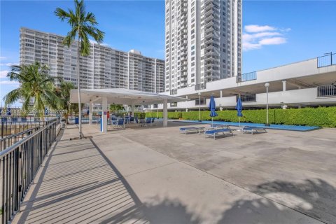 Condominio en alquiler en Aventura, Florida, 1 dormitorio, 82.4 m2 № 1989295 - foto 22