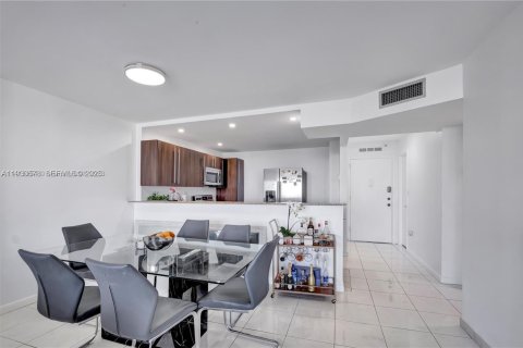 Condominio en alquiler en Aventura, Florida, 1 dormitorio, 82.4 m2 № 1989295 - foto 7