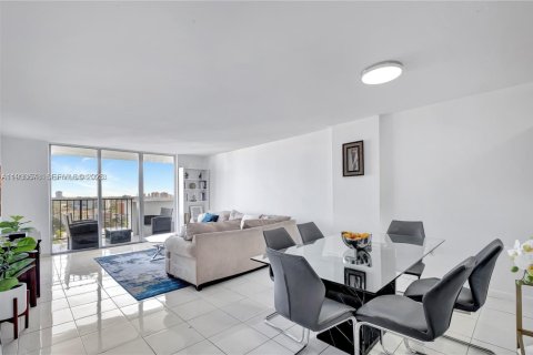 Condominio en alquiler en Aventura, Florida, 1 dormitorio, 82.4 m2 № 1989295 - foto 6