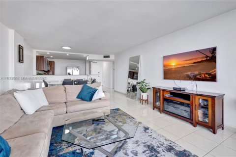 Condominio en alquiler en Aventura, Florida, 1 dormitorio, 82.4 m2 № 1989295 - foto 10