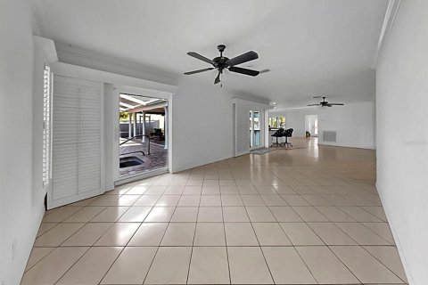 Villa ou maison à louer à Apollo Beach, Floride: 3 chambres, 191.29 m2 № 2102353 - photo 25