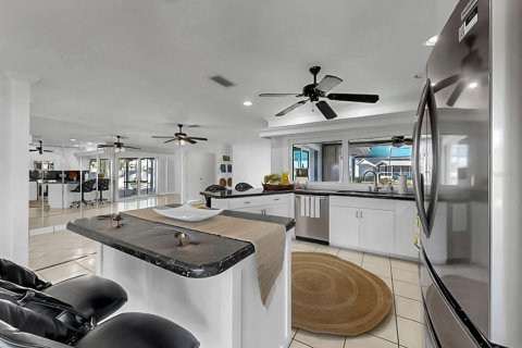 Villa ou maison à louer à Apollo Beach, Floride: 3 chambres, 191.29 m2 № 2102353 - photo 19