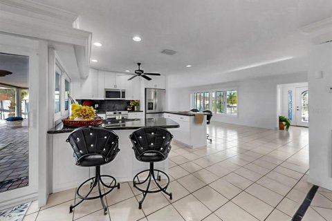 Villa ou maison à louer à Apollo Beach, Floride: 3 chambres, 191.29 m2 № 2102353 - photo 21