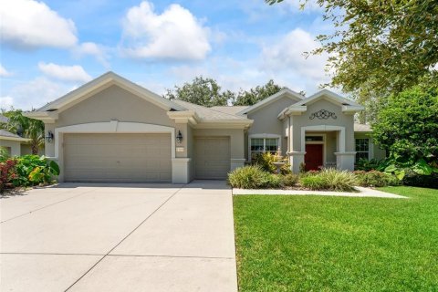House in Summerfield, Florida 3 bedrooms, 173.73 sq.m. № 2220554