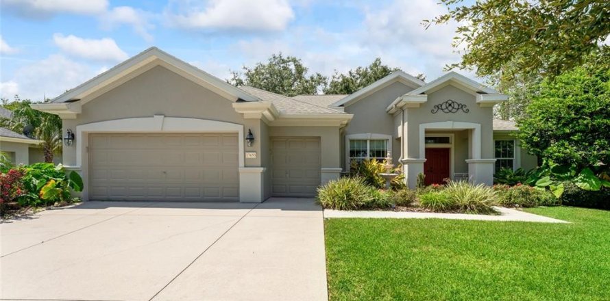 House in Summerfield, Florida 3 bedrooms, 173.73 sq.m. № 2220554