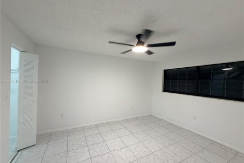 Купить кондоминиум в Майами, Флорида 2 спальни, 77.57м2, № 2045526 - фото 4