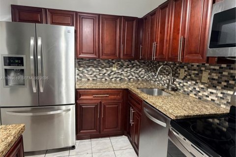 Кондоминиум с 2 спальнями в Майами, Флорида № 2045526