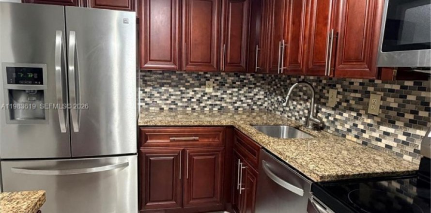 Кондоминиум с 2 спальнями в Майами, Флорида № 2045526