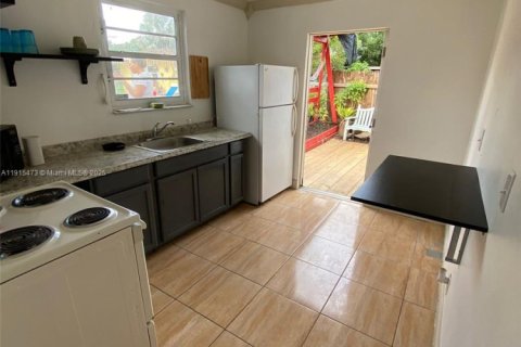 Снять в аренду виллу или дом в Форт-Лодердейл, Флорида 1 спальня, 173.08м2, № 1971613 - фото 9