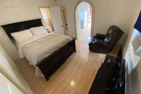 Снять в аренду виллу или дом в Форт-Лодердейл, Флорида 1 спальня, 173.08м2, № 1971613 - фото 12