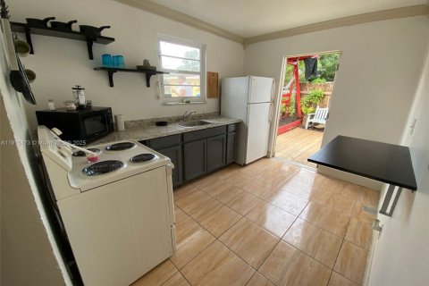 Снять в аренду виллу или дом в Форт-Лодердейл, Флорида 1 спальня, 173.08м2, № 1971613 - фото 8