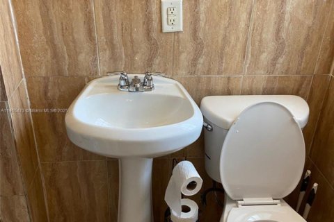 Снять в аренду виллу или дом в Форт-Лодердейл, Флорида 1 спальня, 173.08м2, № 1971613 - фото 16