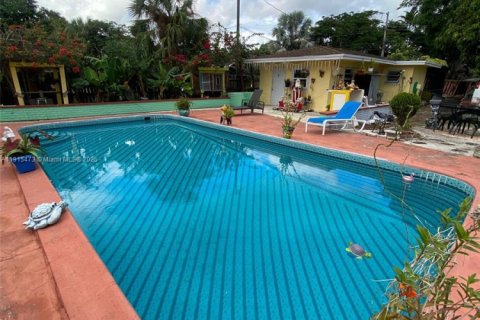 Снять в аренду виллу или дом в Форт-Лодердейл, Флорида 1 спальня, 173.08м2, № 1971613 - фото 13