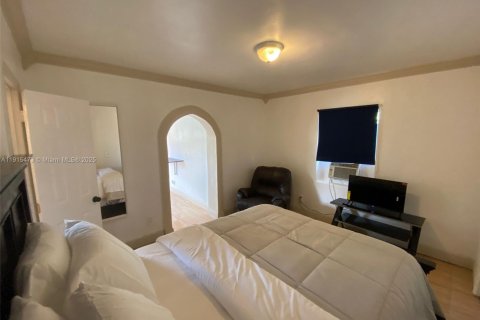 Снять в аренду виллу или дом в Форт-Лодердейл, Флорида 1 спальня, 173.08м2, № 1971613 - фото 11