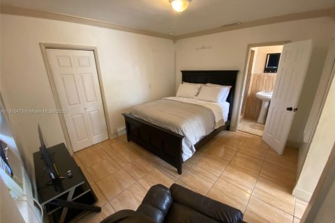 Снять в аренду виллу или дом в Форт-Лодердейл, Флорида 1 спальня, 173.08м2, № 1971613 - фото 2