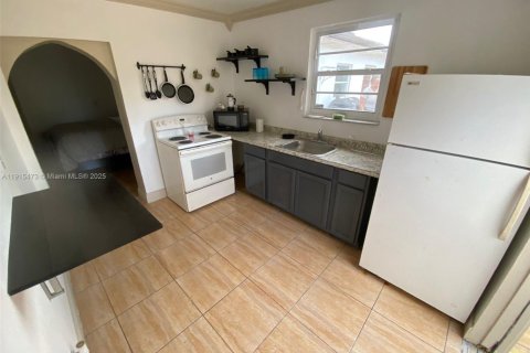 Снять в аренду виллу или дом в Форт-Лодердейл, Флорида 1 спальня, 173.08м2, № 1971613 - фото 7