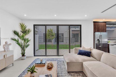 Купить таунхаус в Дания-Бич, Флорида 3 спальни, 189.52м2, № 1999069 - фото 8