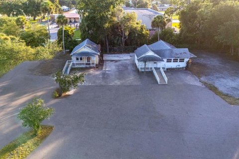 Commercial property in New Smyrna Beach, Florida 168.52 sq.m. № 2221130 - photo 4