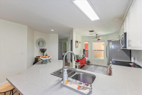 Condo in Orlando, Florida, 2 bedrooms  № 1798409 - photo 9