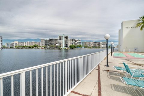 Condo in Hollywood, Florida, 2 bedrooms  № 1863583 - photo 29