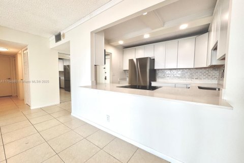 Condo in Hollywood, Florida, 2 bedrooms  № 1863583 - photo 5