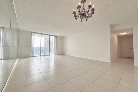 Condo in Hollywood, Florida, 2 bedrooms  № 1863583 - photo 6
