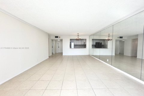Condo in Hollywood, Florida, 2 bedrooms  № 1863583 - photo 7