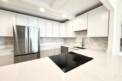 Condo in Hollywood, Florida, 2 bedrooms  № 1863583 - photo 2