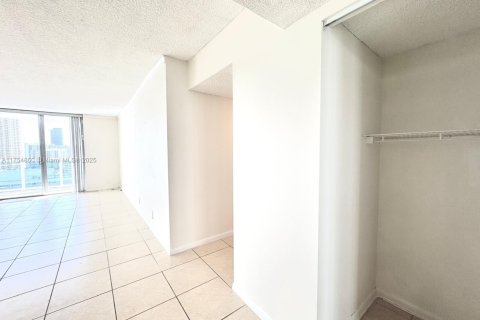 Condo in Hollywood, Florida, 2 bedrooms  № 1863583 - photo 8