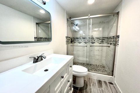 Condo in Hollywood, Florida, 2 bedrooms  № 1863583 - photo 11