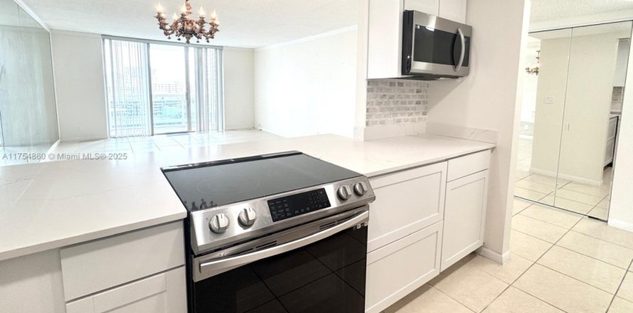 Condo in Hollywood, Florida, 2 bedrooms  № 1863583