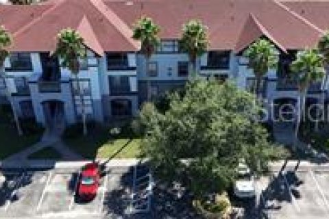 Condo in Orlando, Florida, 2 bedrooms  № 1880930 - photo 1