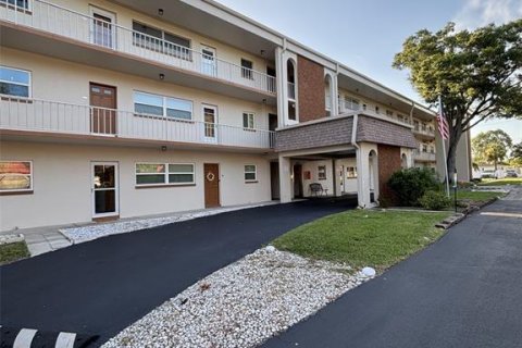 Condo in Saint Petersburg, Florida, 1 bedroom  № 2210081