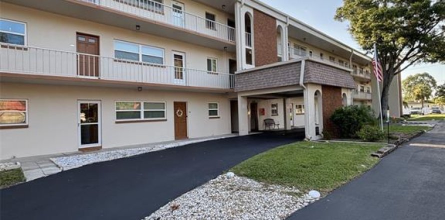Condo in Saint Petersburg, Florida, 1 bedroom № 2210081
