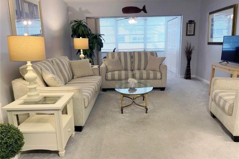 Condo in Saint Petersburg, Florida, 1 bedroom № 2210081 - photo 4