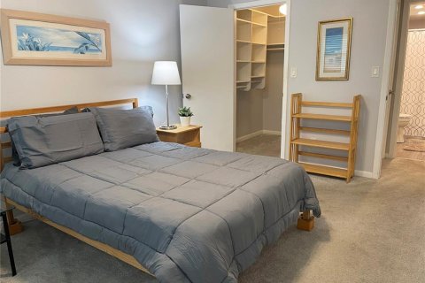 Condo in Saint Petersburg, Florida, 1 bedroom № 2210081 - photo 11